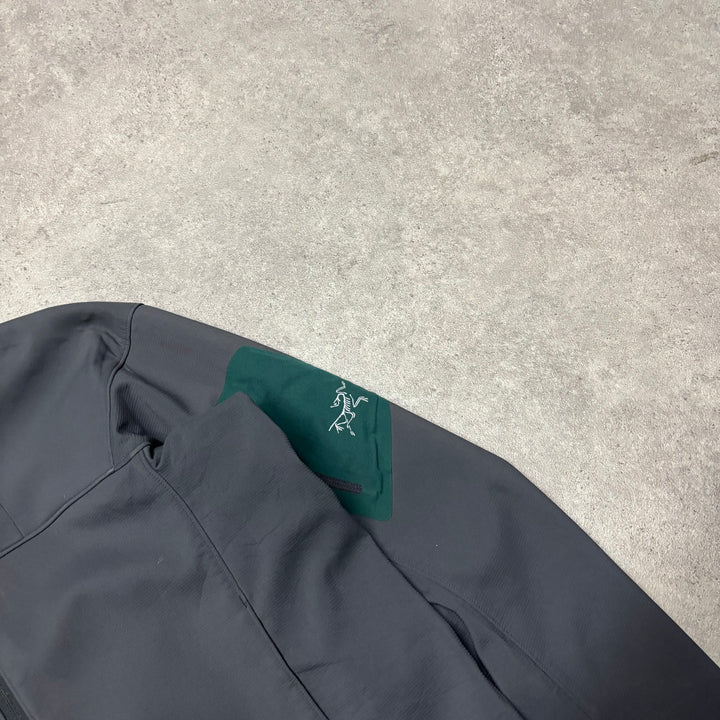 Vintage Arc'teryx Grey Soft Shell Hooded Jacket (M)