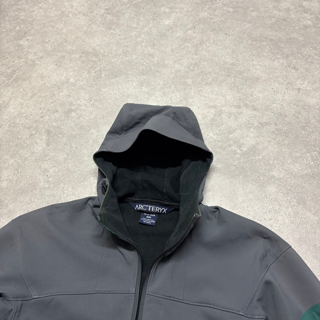 Vintage Arc'teryx Grey Soft Shell Hooded Jacket (M)