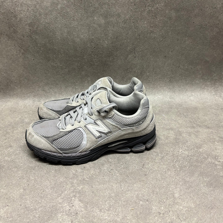 New Balance 2002R Grey Black Trainers (UK7)
