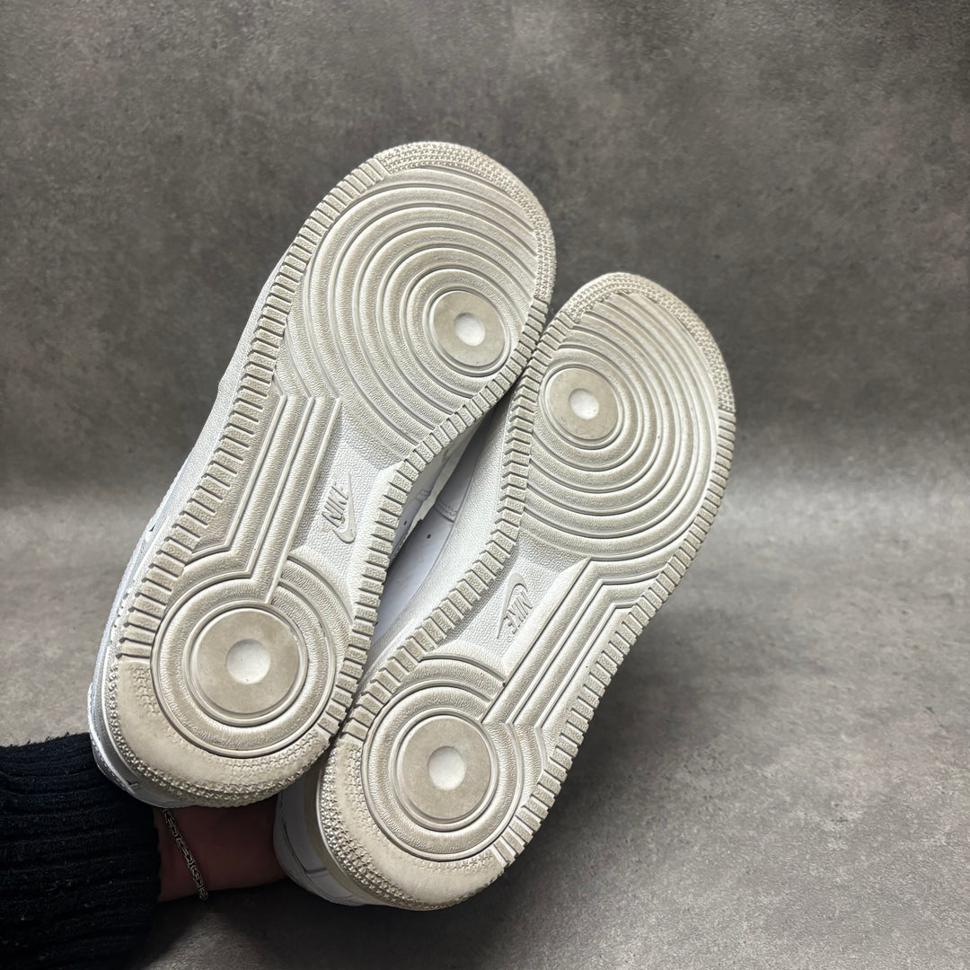 Used Nike Air Force 1 White Trainers (UK9.5)