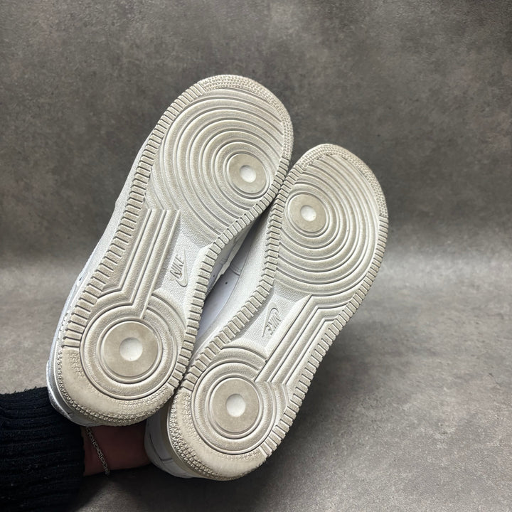 Used Nike Air Force 1 White Trainers (UK9.5)
