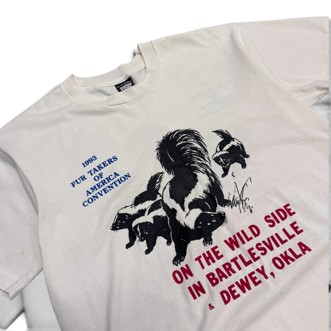Vintage Fruit Of The Loom White Skunk Graphic T-Shirt (L)