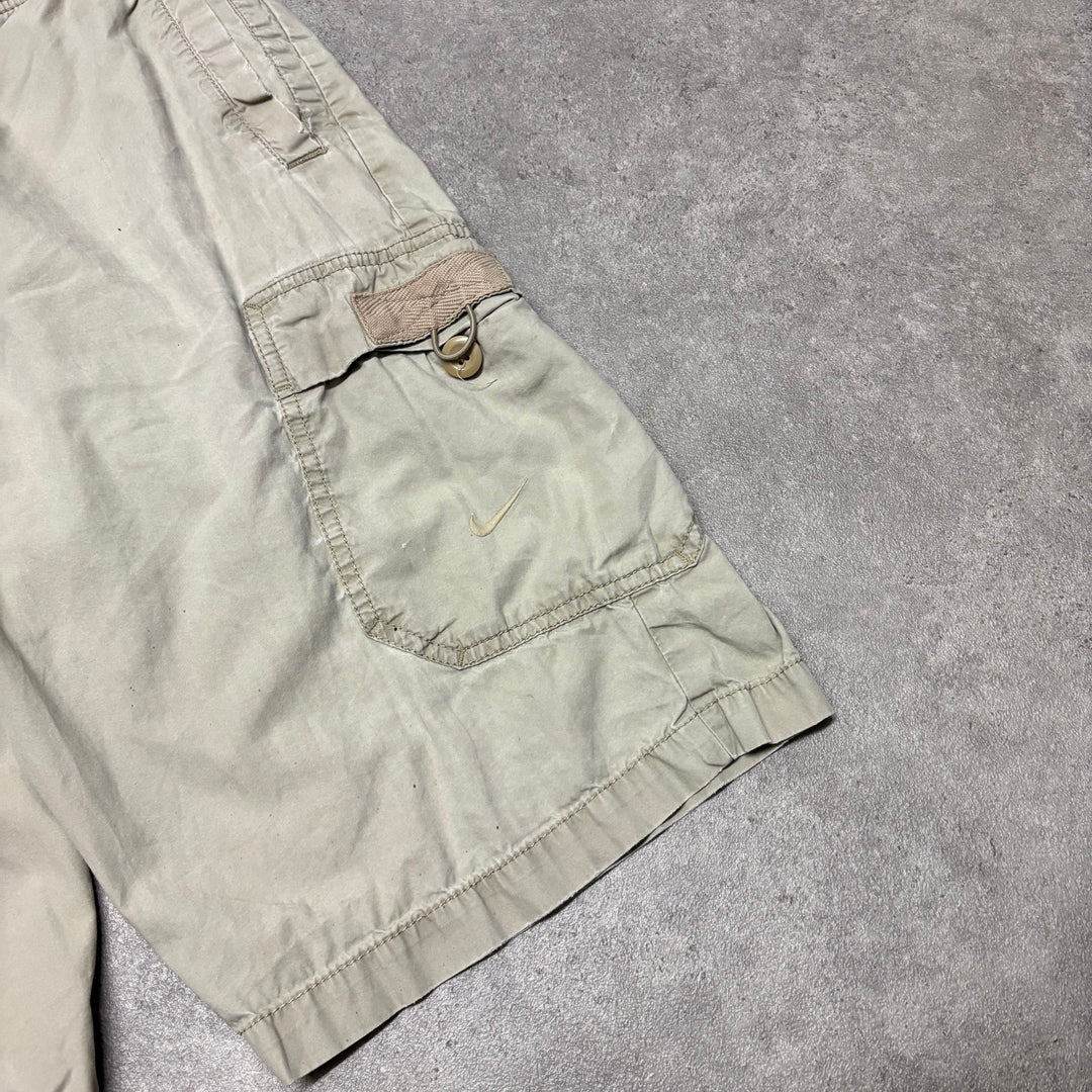 Vintage Nike Cargo Shorts (L)