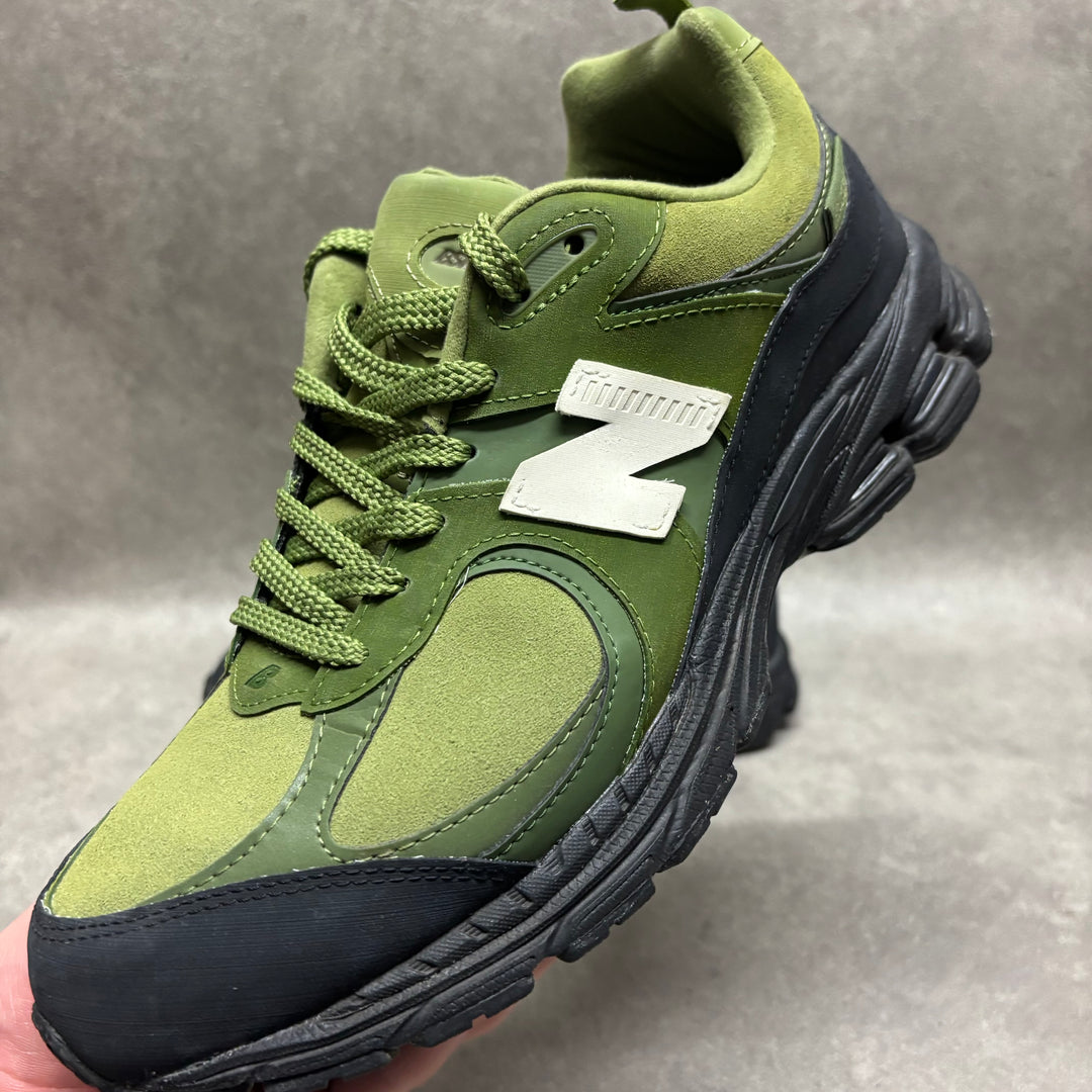 New Balance x Basement 2002R Green & Black Trainers (UK10)