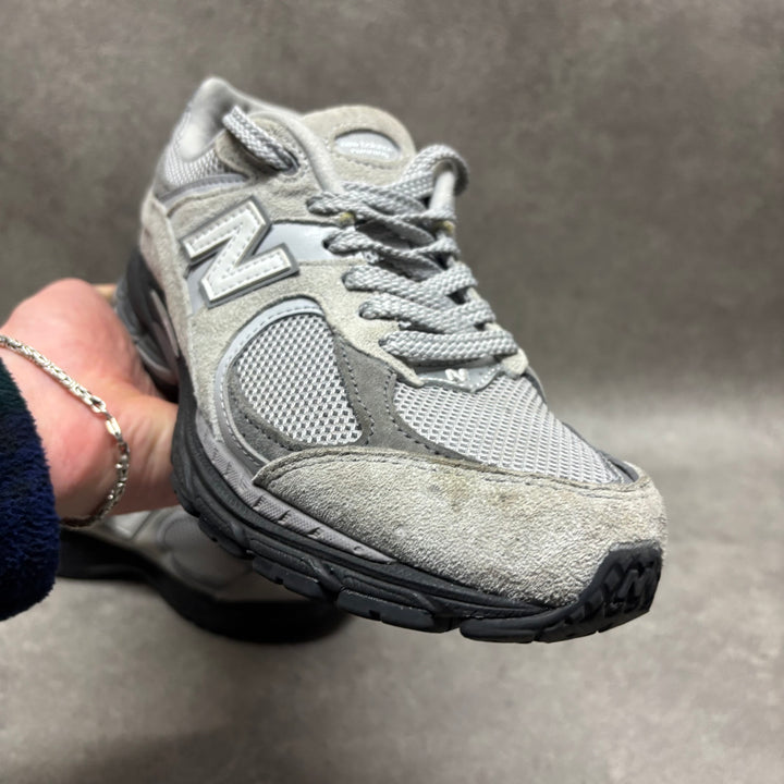 New Balance 2002R Grey Black Trainers (UK7)