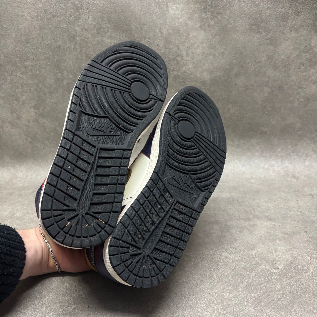 Nike Air Jordan 1 High OG Defiant Trainers (UK8.5)