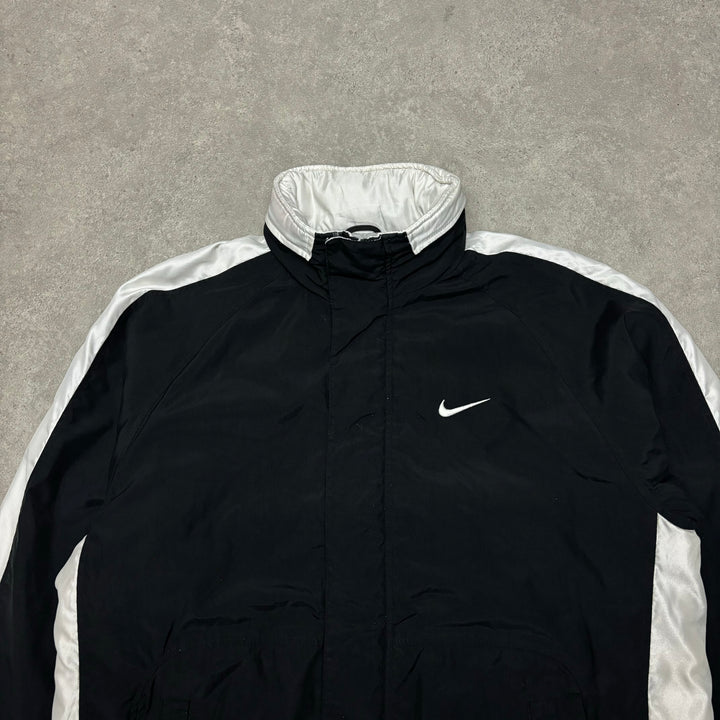 90's Vintage Nike Black & White Spell Out Padded Jacket (M)